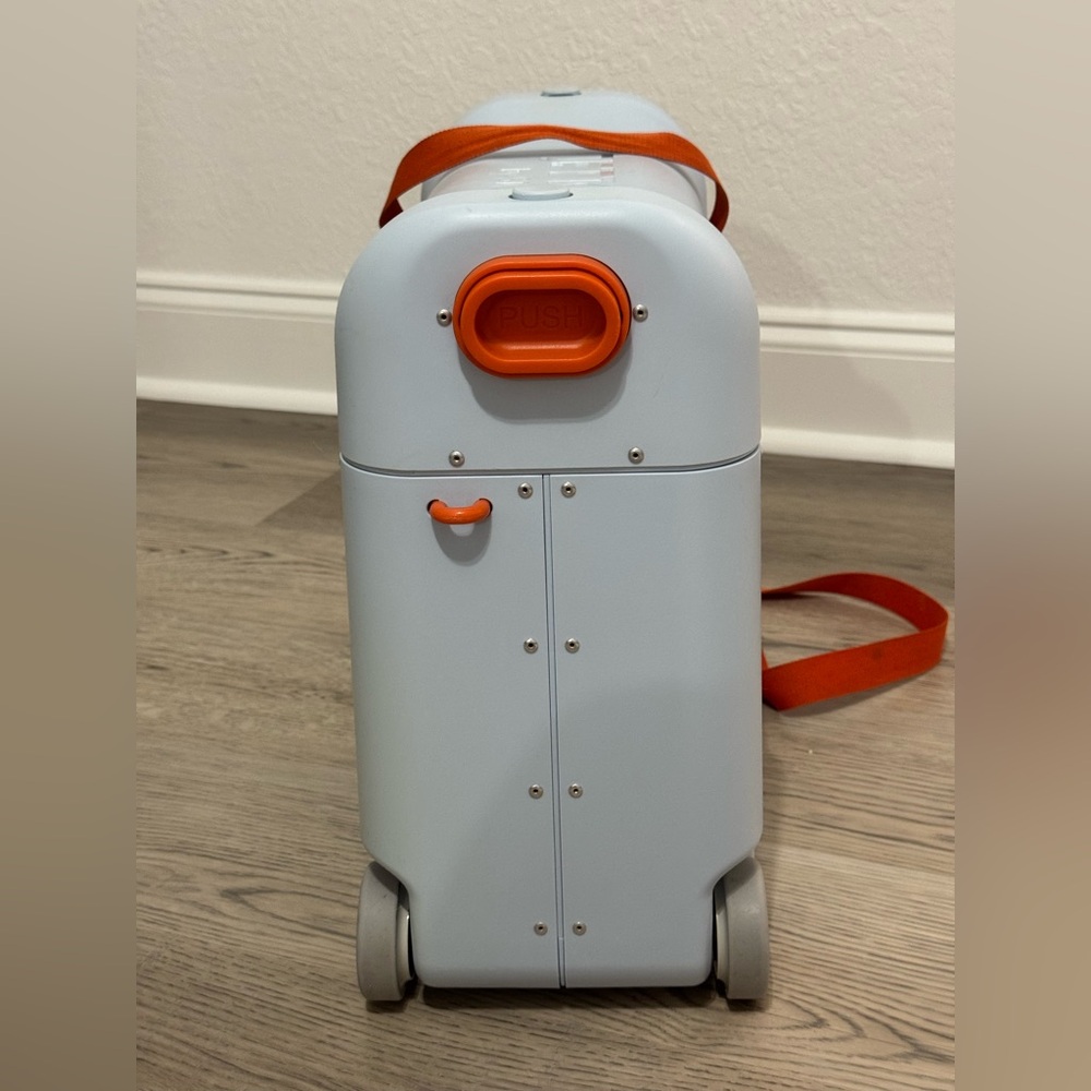 JetKids by Stokke BedBox Kid's Ride-On Suitcase Light Blue Clean W/bedding pad - Picture 2 of 11